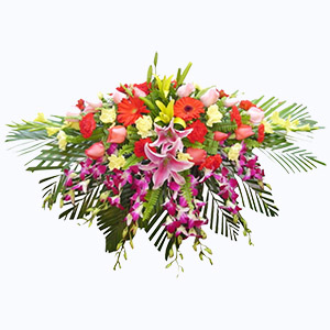 簡約之美:簡潔大氣講臺(tái)鮮花